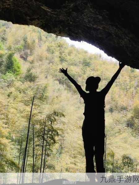 两峰夹小溪地湿又无泥诗的含义，1. 峰间溪水润心田，静享自然之美