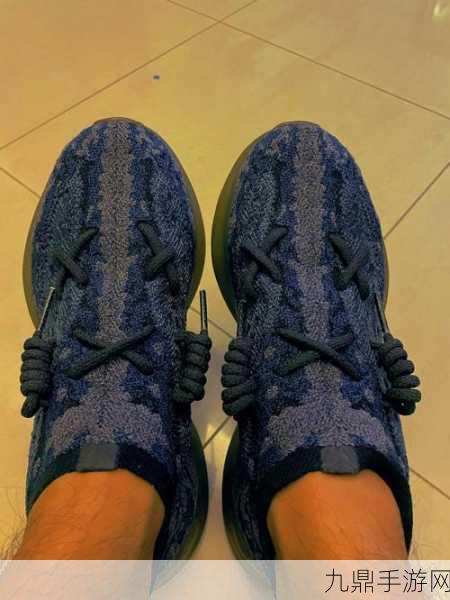 yeezy380蜜桃粉和白色设计亮点，1. 蜜桃粉与白色的完美交融：Yeezy 380新设计解析